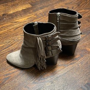 The KOOPLES gray suede fringe boots Size 40